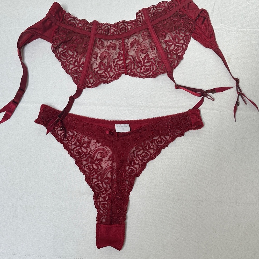 Luxurious Intimate Lace Burgundy Set Size M
